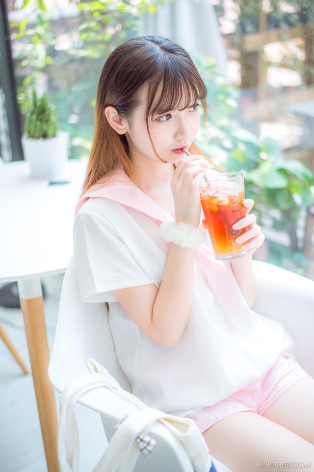 “我一个外来人都能知道，那江东俊杰，想必也能知道这点，若他们能够视线知道我今天会来这里，是个除掉我的好机会。”陈到今天的话似乎特别多。